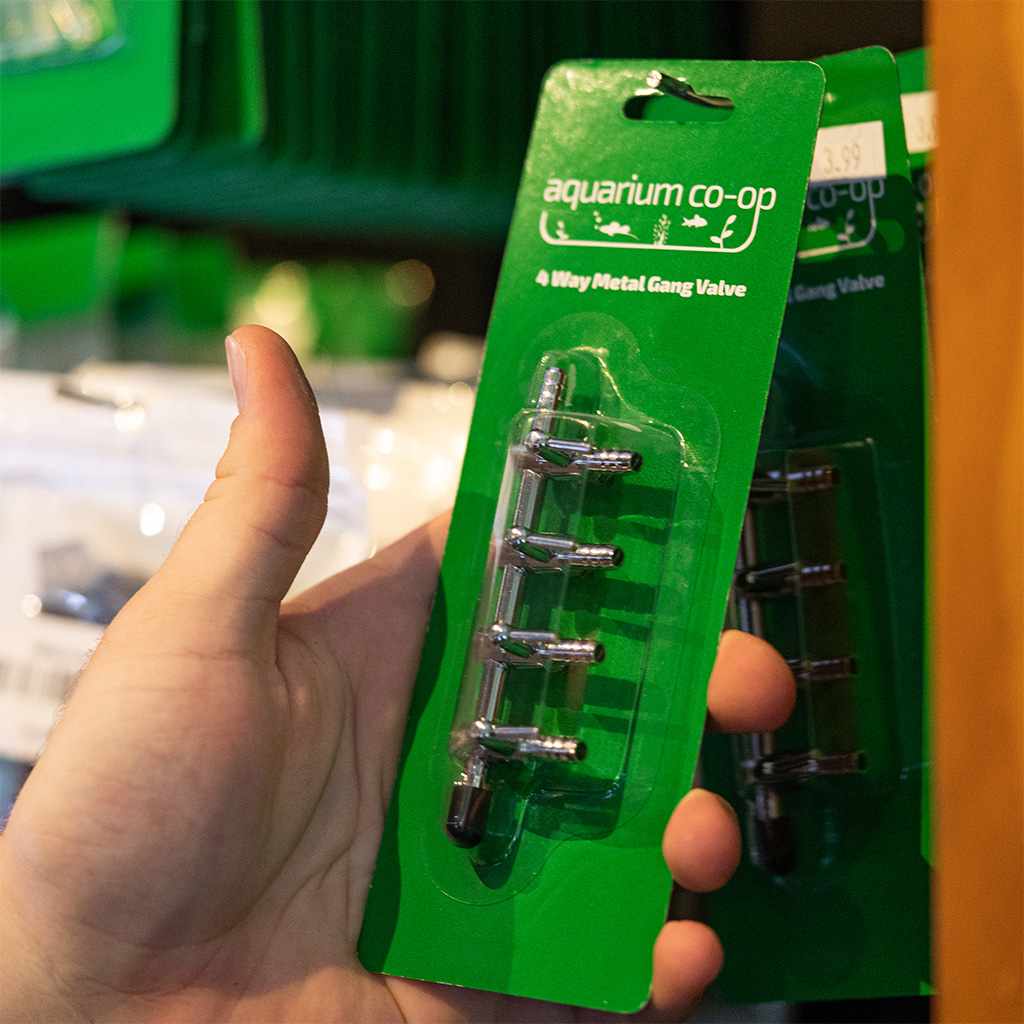 4-way-metal-gang-valve-4414377